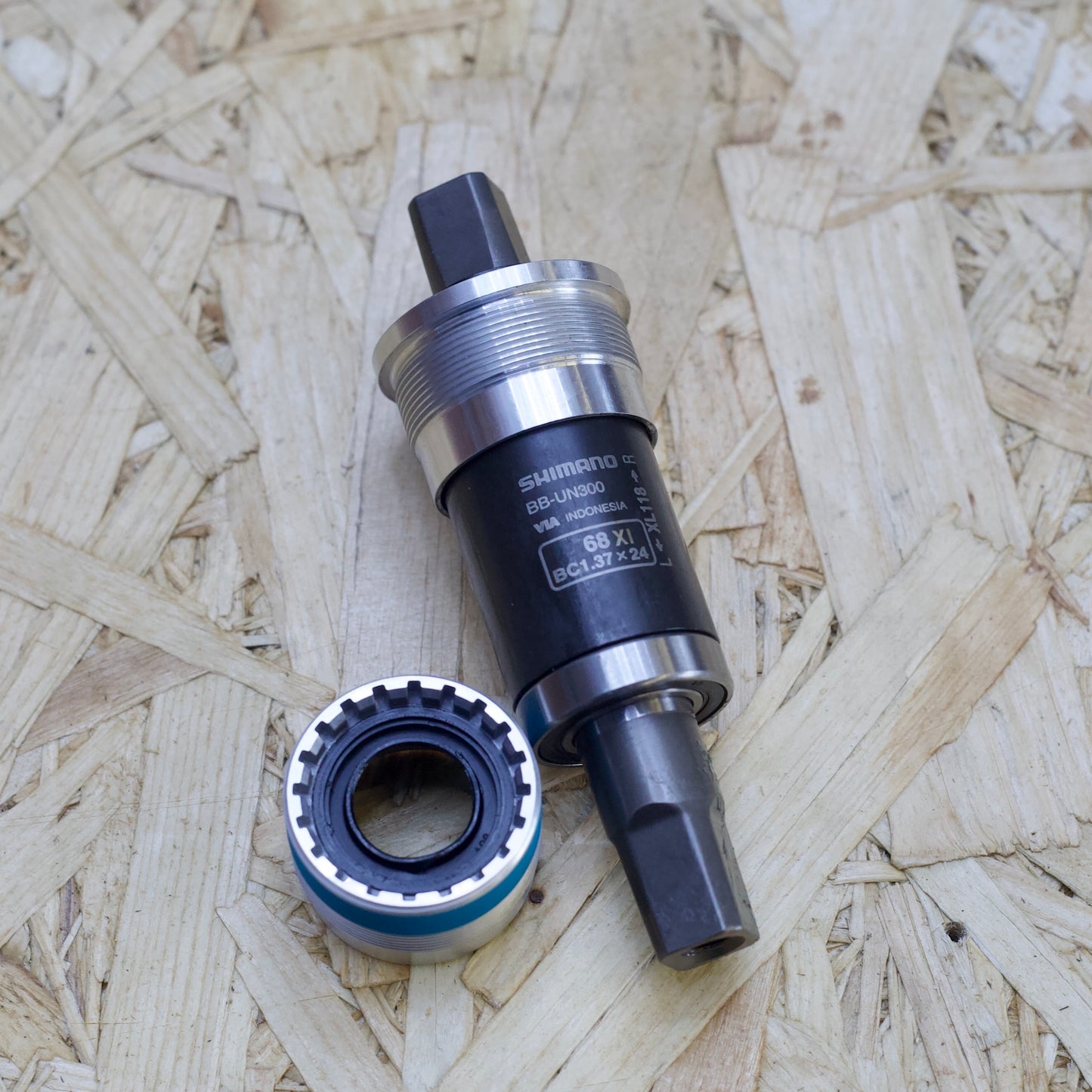 Shimano BB-UN300 -keskiö